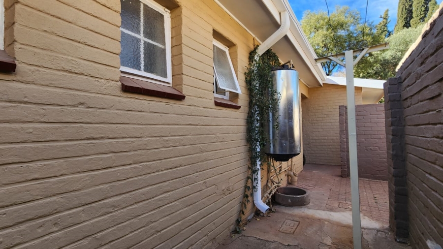 To Let 3 Bedroom Property for Rent in Flamwood North West
